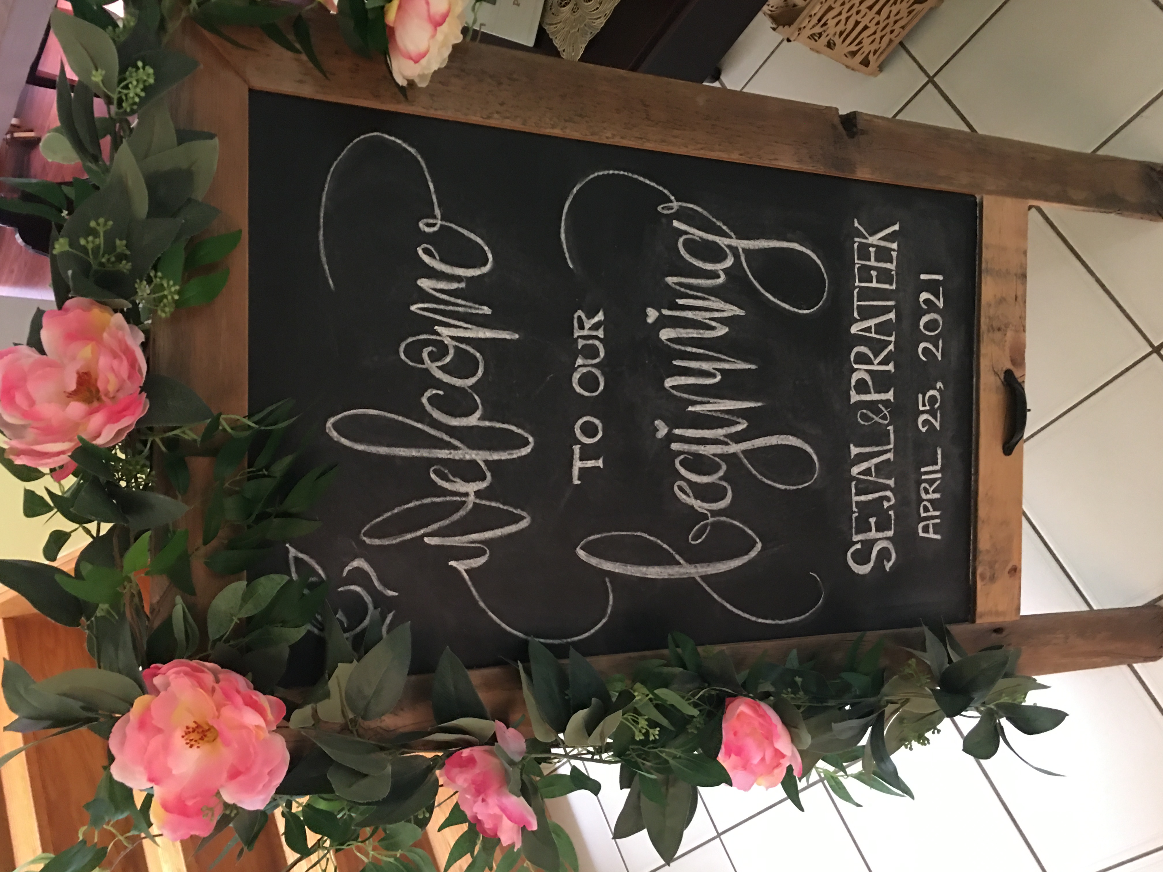 Event venue decor with coordinated lighting